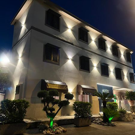 Hotel Martini Casavatore Esterno foto