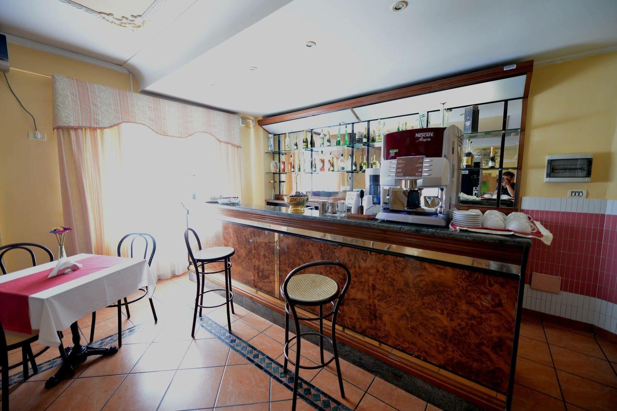 Hotel Martini Casavatore Esterno foto