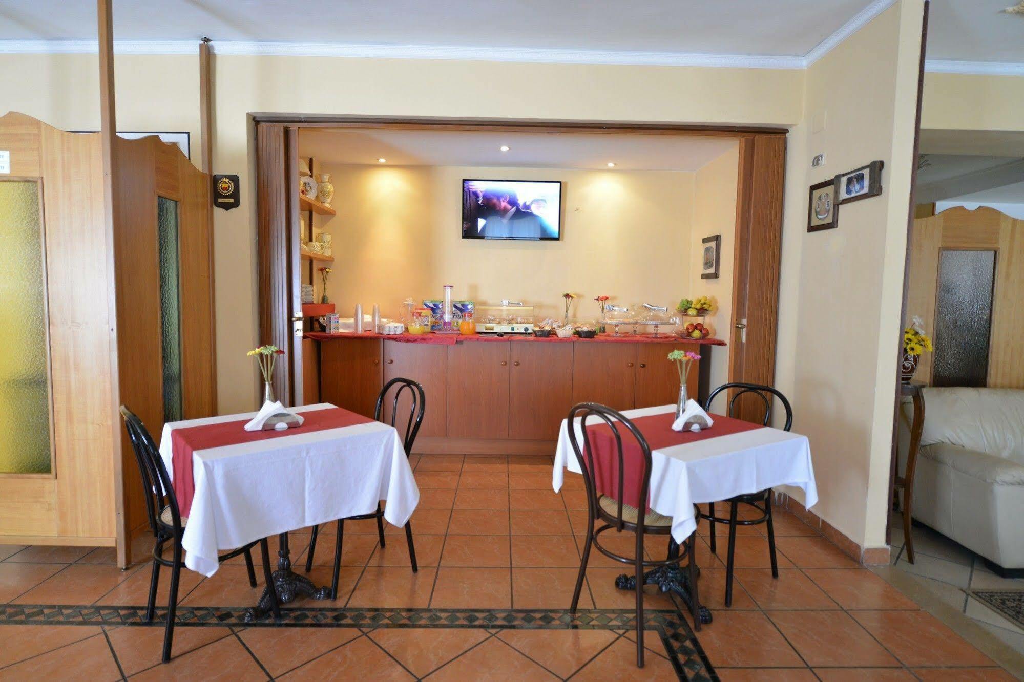 Hotel Martini Casavatore Esterno foto
