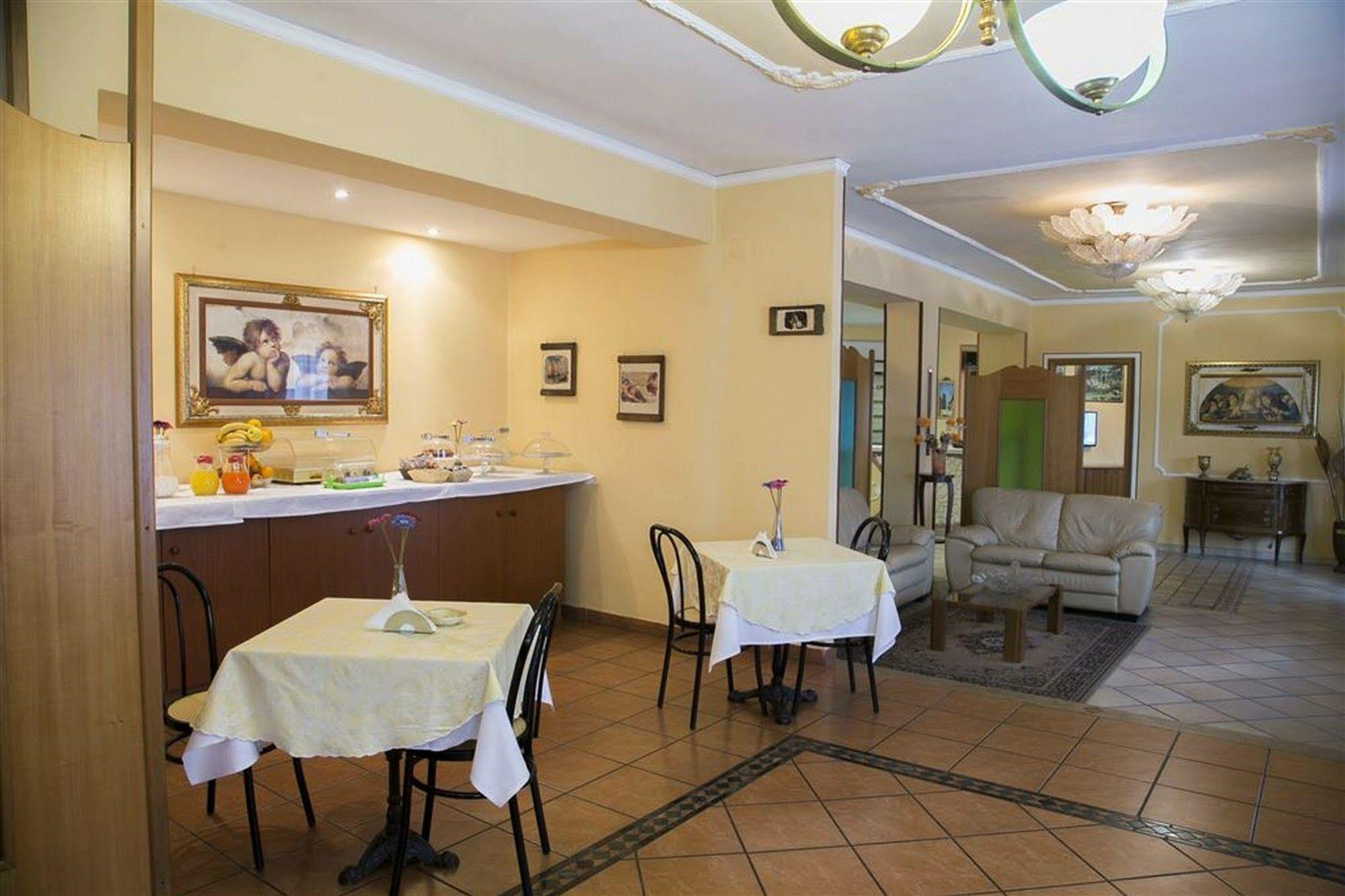 Hotel Martini Casavatore Esterno foto