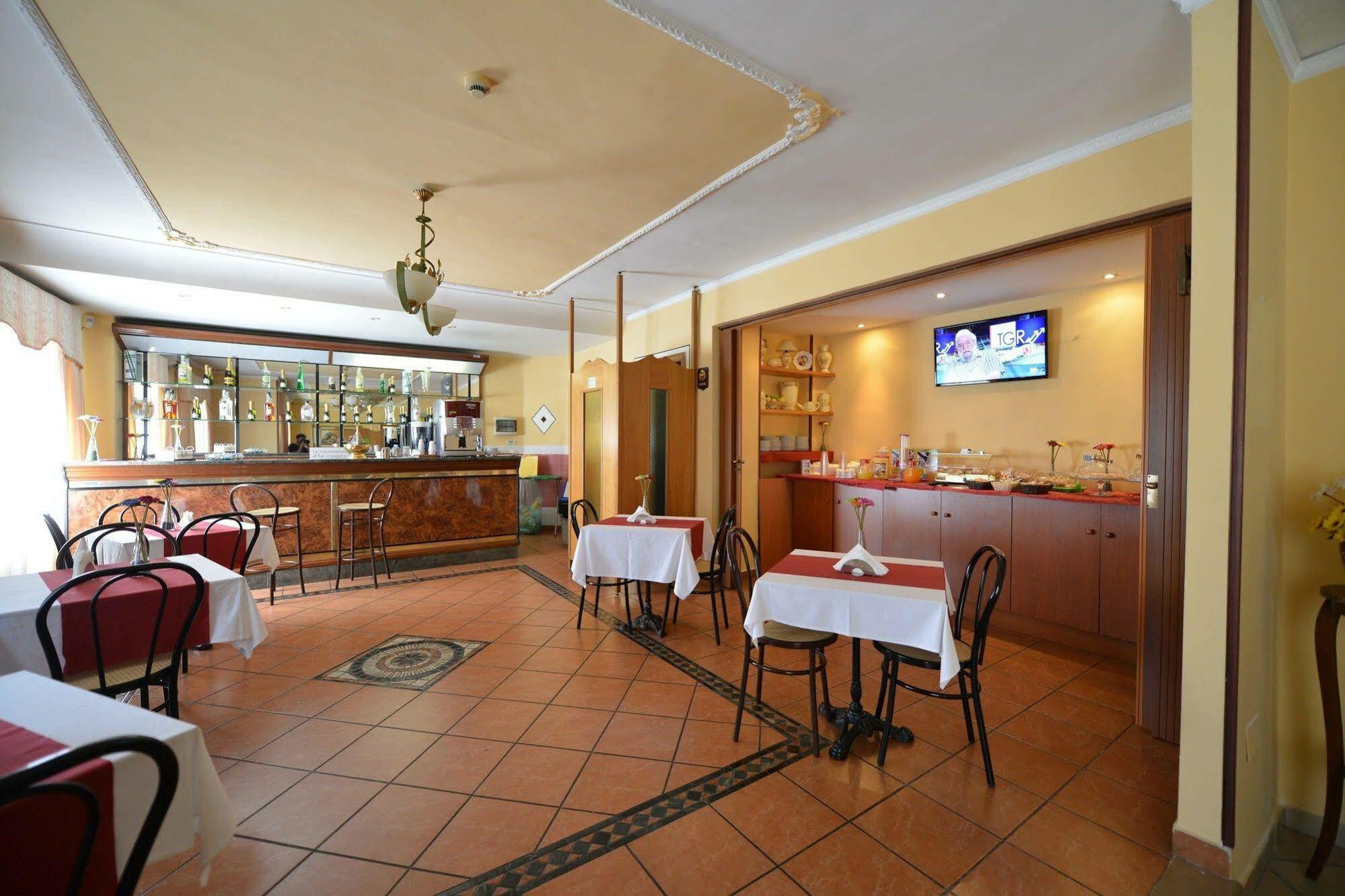 Hotel Martini Casavatore Esterno foto
