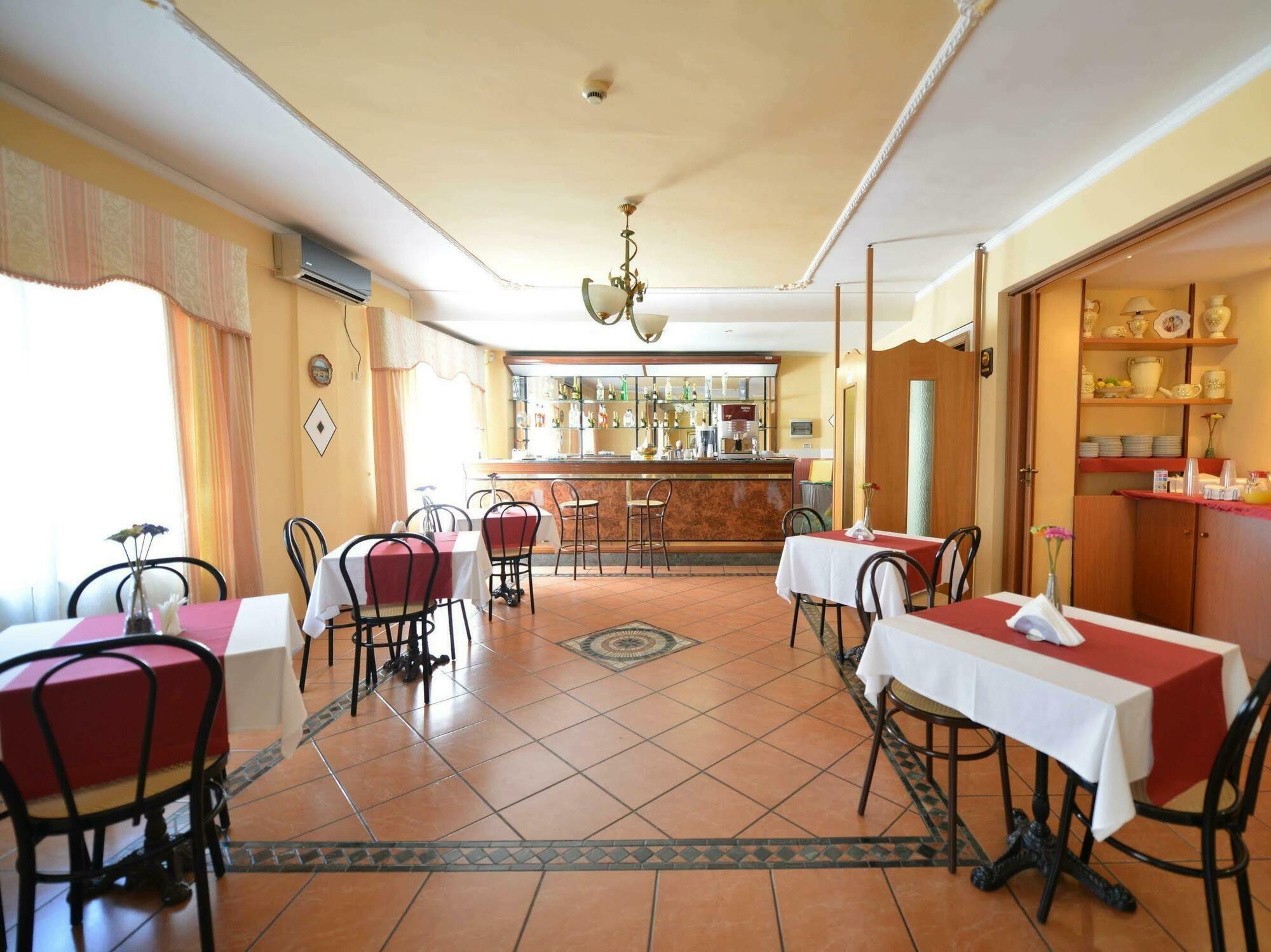 Hotel Martini Casavatore Esterno foto